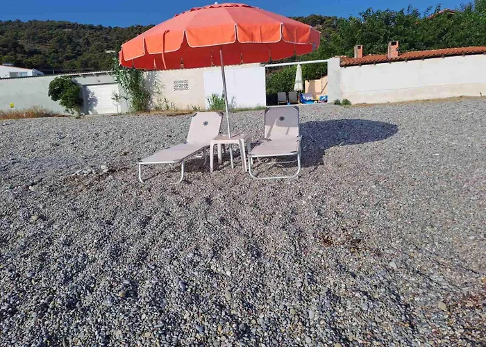 Aigeira Seafront 1st Floor Oikonomaiika